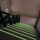 Kép 2/7 - Csúszásmentes ragasztószalag (foszforeszkáló jelölőcsíkkal, 5 m x 50 mm, 1 darab)