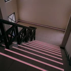 Kép 3/7 - Csúszásmentes ragasztószalag (foszforeszkáló jelölőcsíkkal, 5 m x 50 mm, 1 darab)