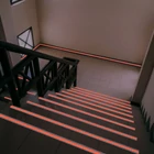 Kép 4/7 - Csúszásmentes ragasztószalag (foszforeszkáló jelölőcsíkkal, 5 m x 50 mm, 1 darab)