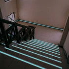 Kép 5/7 - Csúszásmentes ragasztószalag (foszforeszkáló jelölőcsíkkal, 5 m x 50 mm, 1 darab)