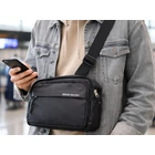 Kép 9/10 - Férfi válltáska 4 cipzáras rekesszel, fekete