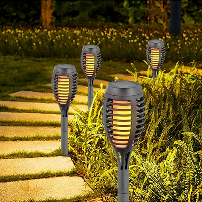 Lángokat imitáló napelemes kerti lámpa