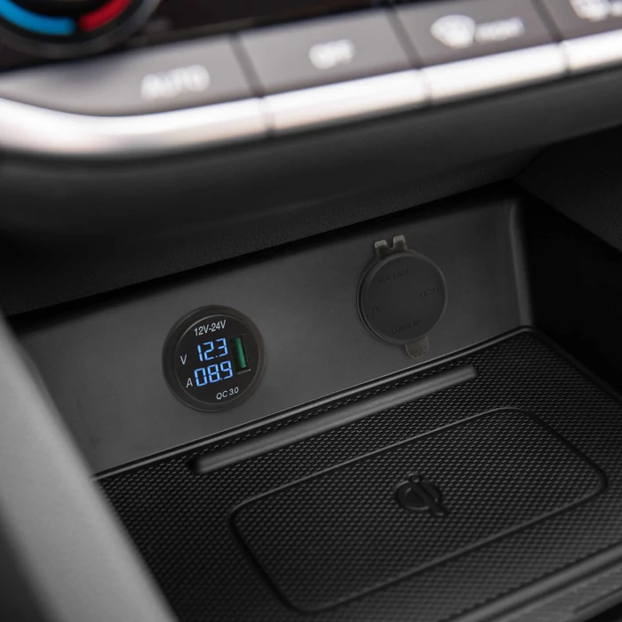 Szivargyújtó helyére beépíthető USB aljzat, LED feszültségkijelzéssel, kék - csavaros, 1 x USB