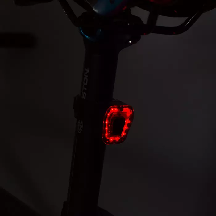 Piros kerékpárfény beépített újratölthető akkumulátorral