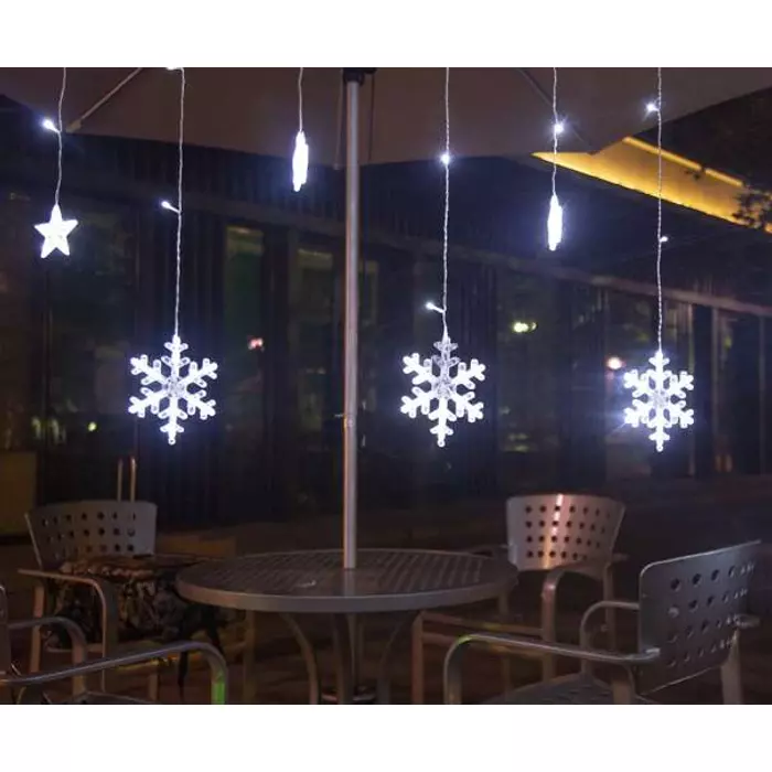 138 LED-es hópehely mintás fényfüzér távirányítóval - hideg fehér