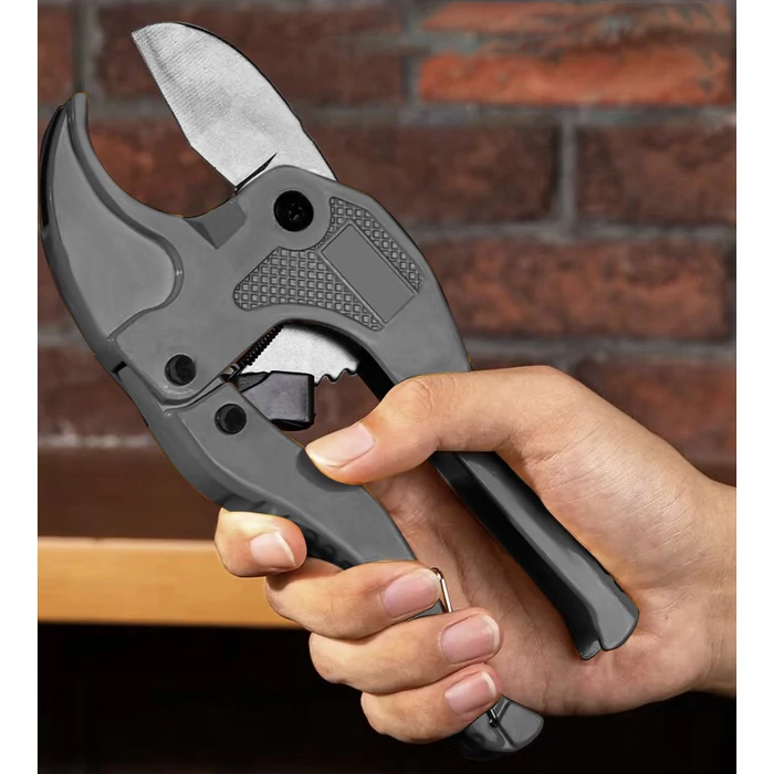 Csővágó olló kalibrálóval és rugóval