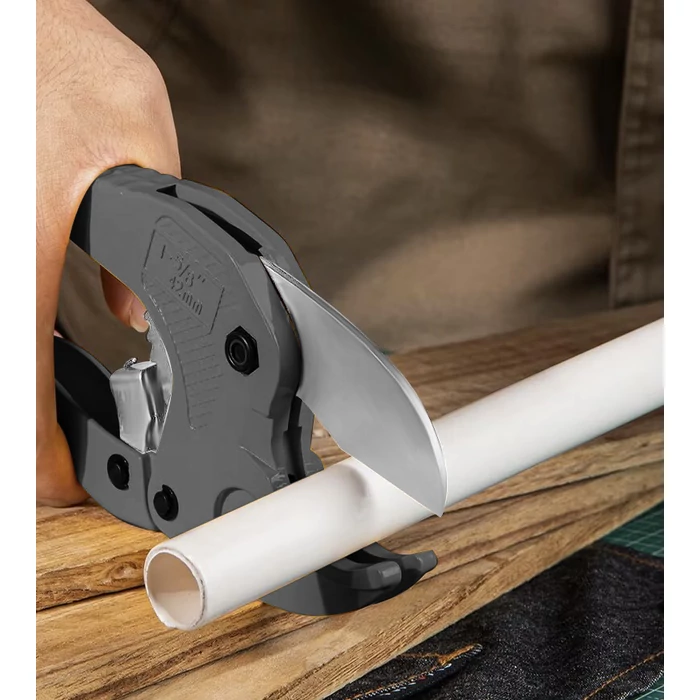 Csővágó olló kalibrálóval és rugóval