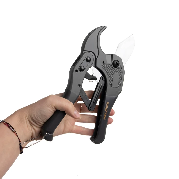 Csővágó olló kalibrálóval és rugóval