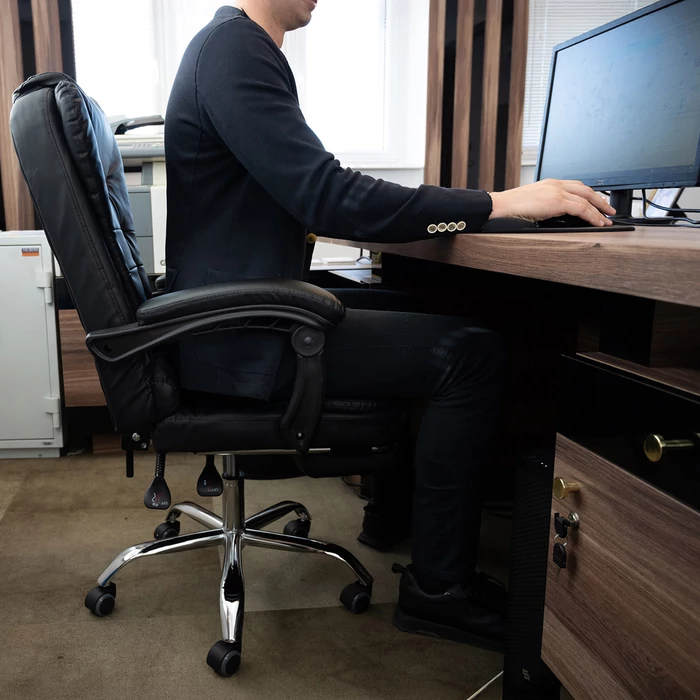 Irodai szék lábtartóval - fekete