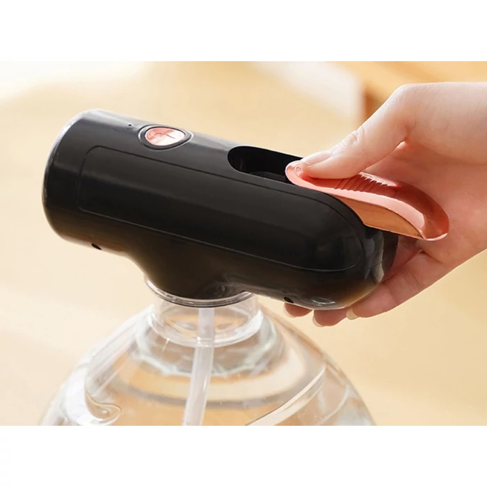 Akkumulátoros vízadagoló szivattyú 5-18.9 literes palackokhoz, fekete