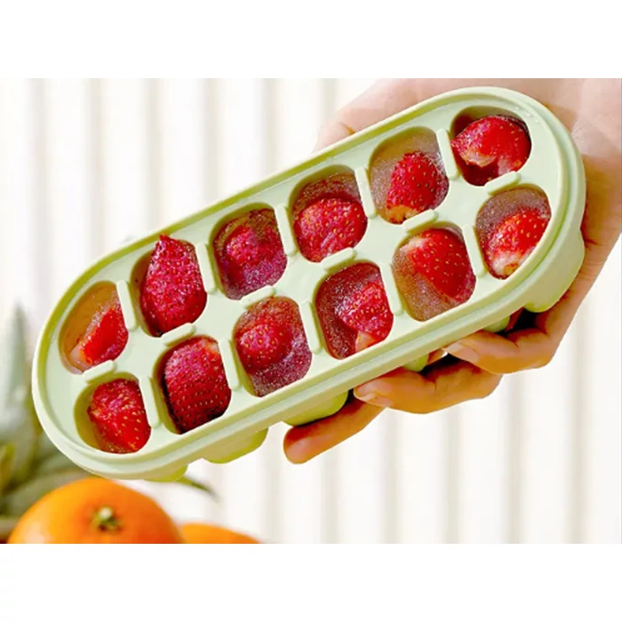 12 darabos jégkockatartó fedéllel