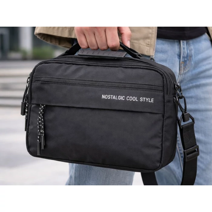 Férfi válltáska 4 cipzáras rekesszel, fekete