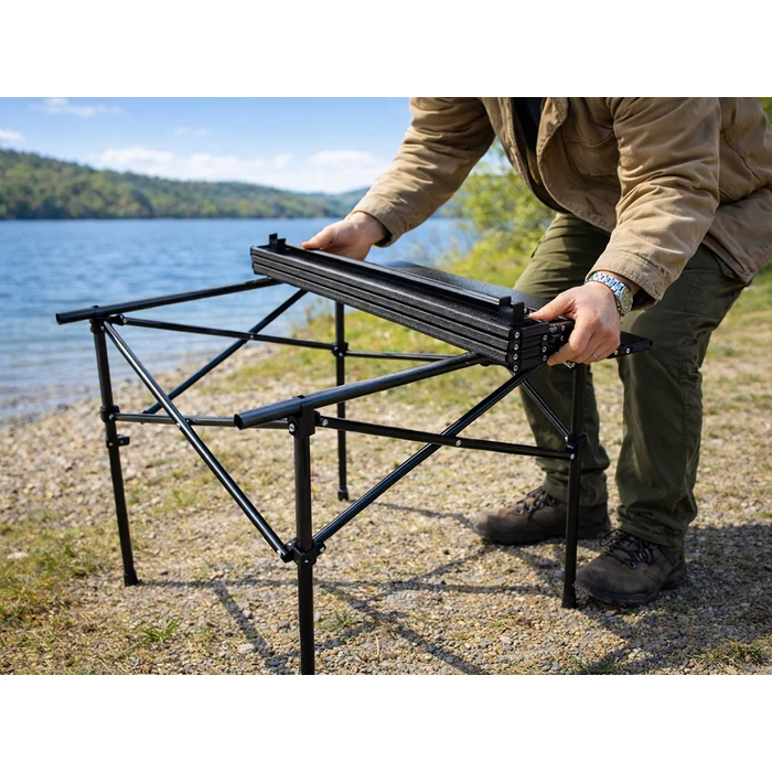 Összecsukható kempingasztal, 53 x 50 cm