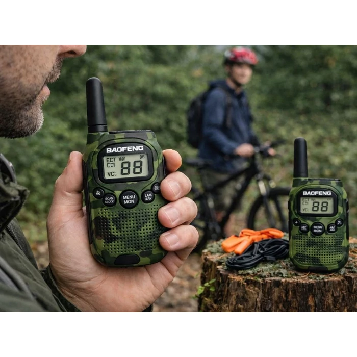 Baofeng BF-T6 rádiós készlet beépített zseblámpával, 2 db, 2 km, terepmintás