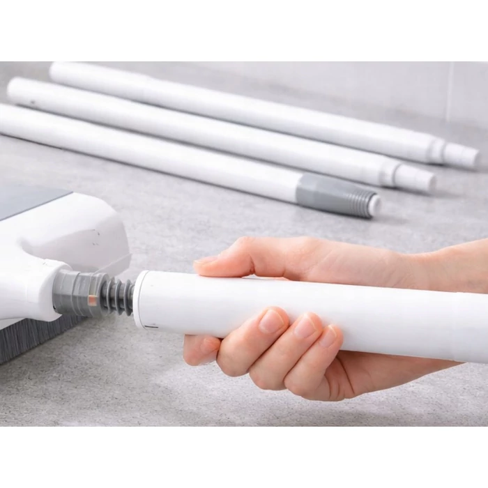 2 az 1-ben vízlehúzó és súrolókefe állítható nyéllel